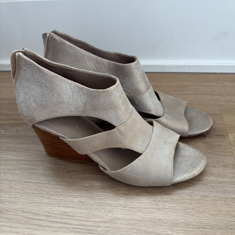 ** Donald J Pliner Jenkin Sandals Gold Crackle 8.5